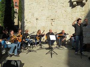 Festival de Guitarra de Girona 2015. Orquestra de Guitarres de l�Escola de M&uacute;sica Moderna a Sant Pere de Galligants