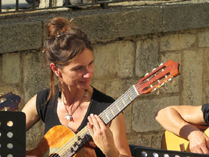 Festival de Guitarra de Girona 2015. Orquestra de Guitarres de l�Escola de M&uacute;sica Moderna a Sant Pere de Galligants