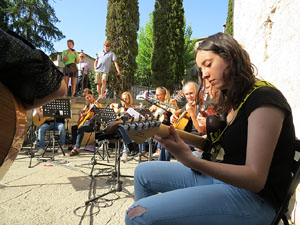 Festival de Guitarra de Girona 2015. Orquestra de Guitarres de l�Escola de M&uacute;sica Moderna a Sant Pere de Galligants