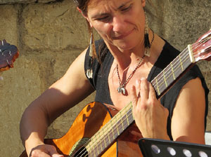 Festival de Guitarra de Girona 2015. Orquestra de Guitarres de l�Escola de M&uacute;sica Moderna a Sant Pere de Galligants