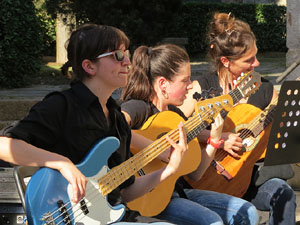 Festival de Guitarra de Girona 2015. Orquestra de Guitarres de l�Escola de M&uacute;sica Moderna a Sant Pere de Galligants