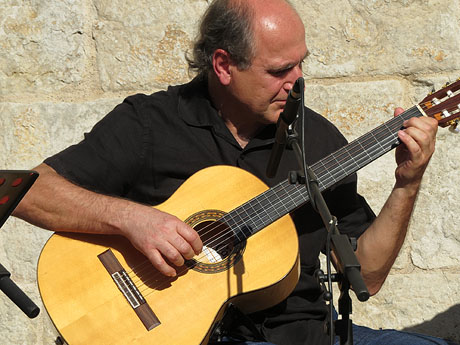 Festival de Guitarra de Girona 2015. Orquestra de Guitarres de l�Escola de M&uacute;sica Moderna a Sant Pere de Galligants