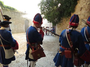 Girona resisteix! Jornades de recreaci&oacute; hist&ograve;rica de la Guerra de Successi&oacute;. Combat al carrer Rocabert&iacute;