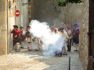 Girona resisteix! Jornades de recreaci&oacute; hist&ograve;rica de la Guerra de Successi&oacute;. Combat al carrer Rocabert&iacute;