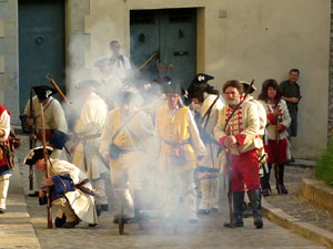 Girona resisteix! Jornades de recreaci&oacute; hist&ograve;rica de la Guerra de Successi&oacute;. Combat al carrer Rocabert&iacute;