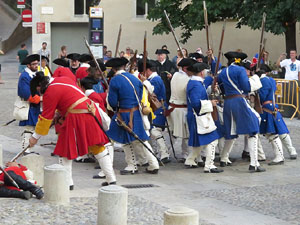 Girona resisteix! Jornades de recreaci&oacute; hist&ograve;rica de la Guerra de Successi&oacute;. Combat final a la pla&ccedil;a de Sant Dom&egrave;nec