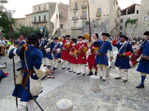 Girona resisteix! Jornades de recreaci&oacute; hist&ograve;rica de la Guerra de Successi&oacute;. Combat final a la pla&ccedil;a de Sant Dom&egrave;nec