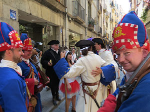 Girona resisteix! Jornades de recreaci&oacute; hist&ograve;rica de la Guerra de Successi&oacute;. Desfilada pels carrers