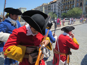 Girona resisteix! Jornades de recreaci&oacute; hist&ograve;rica de la Guerra de Successi&oacute;. Escaramussa al Pont de Pedra