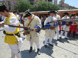 Girona resisteix! Jornades de recreaci&oacute; hist&ograve;rica de la Guerra de Successi&oacute;. Escaramussa al Pont de Pedra