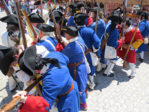 Girona resisteix! Jornades de recreaci&oacute; hist&ograve;rica de la Guerra de Successi&oacute;. Escaramussa al Pont de Pedra