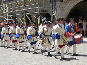 Girona resisteix! Jornades de recreaci&oacute; hist&ograve;rica de la Guerra de Successi&oacute;. Presentaci&oacute; dels grups i jura de bandera