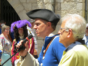 Girona resisteix! Jornades de recreaci&oacute; hist&ograve;rica de la Guerra de Successi&oacute;. Presentaci&oacute; dels grups i jura de bandera