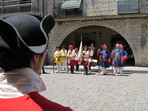 Girona resisteix! Jornades de recreaci&oacute; hist&ograve;rica de la Guerra de Successi&oacute;. Presentaci&oacute; dels grups i jura de bandera