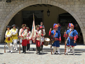 Girona resisteix! Jornades de recreaci&oacute; hist&ograve;rica de la Guerra de Successi&oacute;. Presentaci&oacute; dels grups i jura de bandera