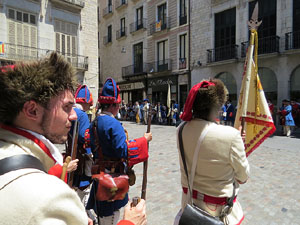 Girona resisteix! Jornades de recreaci&oacute; hist&ograve;rica de la Guerra de Successi&oacute;. Presentaci&oacute; dels grups i jura de bandera