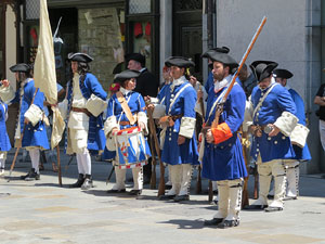 Girona resisteix! Jornades de recreaci&oacute; hist&ograve;rica de la Guerra de Successi&oacute;. Presentaci&oacute; dels grups i jura de bandera