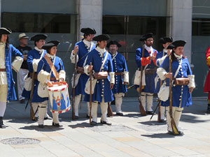 Girona resisteix! Jornades de recreaci&oacute; hist&ograve;rica de la Guerra de Successi&oacute;. Presentaci&oacute; dels grups i jura de bandera