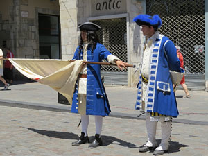 Girona resisteix! Jornades de recreaci&oacute; hist&ograve;rica de la Guerra de Successi&oacute;. Presentaci&oacute; dels grups i jura de bandera