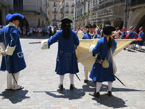 Girona resisteix! Jornades de recreaci&oacute; hist&ograve;rica de la Guerra de Successi&oacute;. Presentaci&oacute; dels grups i jura de bandera