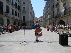 Girona resisteix! Jornades de recreaci&oacute; hist&ograve;rica de la Guerra de Successi&oacute;. Presentaci&oacute; dels grups i jura de bandera