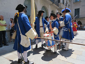 Girona resisteix! Jornades de recreaci&oacute; hist&ograve;rica de la Guerra de Successi&oacute;. Presentaci&oacute; dels grups i jura de bandera