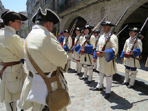 Girona resisteix! Jornades de recreaci&oacute; hist&ograve;rica de la Guerra de Successi&oacute;. Presentaci&oacute; dels grups i jura de bandera