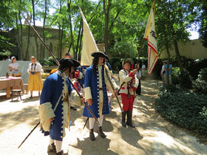 Girona resisteix! Jornades de recreaci&oacute; hist&ograve;rica de la Guerra de Successi&oacute;. Trobada i inici de la desfilada