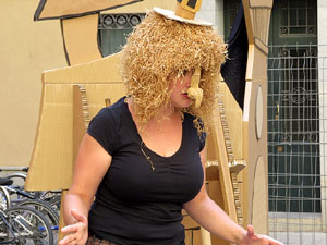 Festival inund'ART 2015. El carrer&oacute; de les bruixes