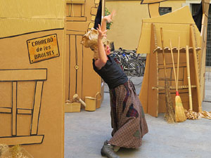 Festival inund'ART 2015. El carrer&oacute; de les bruixes