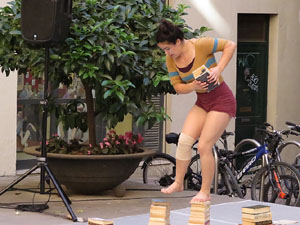 Festival inund'ART 2015. Espectacle Irakurriz, de Shakti Olaizola