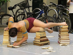 Festival inund'ART 2015. Espectacle Irakurriz, de Shakti Olaizola