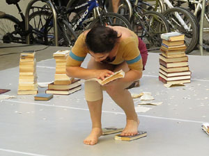 Festival inund'ART 2015. Espectacle Irakurriz, de Shakti Olaizola