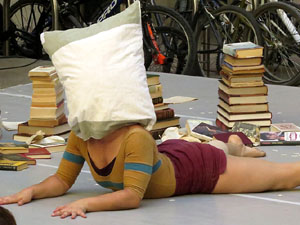 Festival inund'ART 2015. Espectacle Irakurriz, de Shakti Olaizola