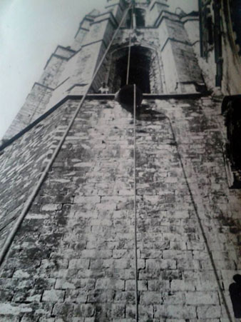 Col&middot;locaci&oacute; de les cinc campanes actuals, bene&iuml;des el 1946
