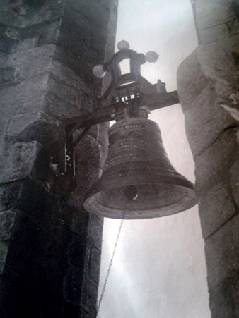 Col&middot;locaci&oacute; de les cinc campanes actuals, bene&iuml;des el 1946