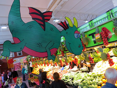 Decoraci&oacute; de Sant Jordi al Mercat del Lle&oacute;