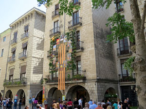 Temps de Flors 2015. La pla&ccedil;a del Vi, l'Ajuntament i el Teatre Municipal
