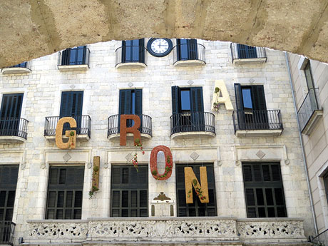 Temps de Flors 2015. La pla&ccedil;a del Vi, l'Ajuntament i el Teatre Municipal