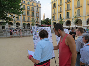 Und&agrave;rius, festival d'estiu de Girona de cultura popular i tradicional. Assajos dels Marrecs de Salt a la pla&ccedil;a Independ&egrave;ncia