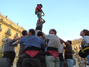 Und&agrave;rius, festival d'estiu de Girona de cultura popular i tradicional. Assajos dels Marrecs de Salt a la pla&ccedil;a Independ&egrave;ncia