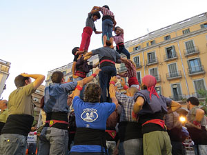 Und&agrave;rius, festival d'estiu de Girona de cultura popular i tradicional. Assajos dels Marrecs de Salt a la pla&ccedil;a Independ&egrave;ncia