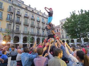 Und&agrave;rius, festival d'estiu de Girona de cultura popular i tradicional. Assajos dels Marrecs de Salt a la pla&ccedil;a Independ&egrave;ncia