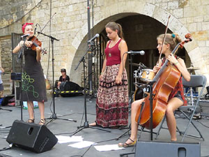Und&agrave;rius, festival d'estiu de Girona de cultura popular i tradicional. Activitats musicals