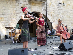 Und&agrave;rius, festival d'estiu de Girona de cultura popular i tradicional. Activitats musicals