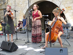 Und&agrave;rius, festival d'estiu de Girona de cultura popular i tradicional. Activitats musicals