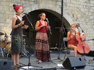 Und&agrave;rius, festival d'estiu de Girona de cultura popular i tradicional. Activitats musicals