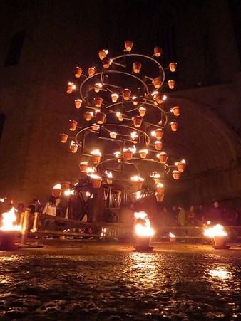 M&agrave;quina de foc a la pla&ccedil;a dels Ap&ograve;stols