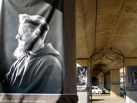 Festival MOT 2016. Exposici&oacute; Vides miN&Uacute;Scules al viaducte del tren