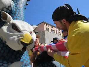 Festes de Primavera de Girona 2016. Penjada del Tarl&agrave;. La cercavila